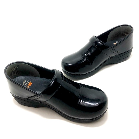 Dansko XP 2.0 Black Patent Leather Clogs Women’s Size 7.5/ 38 - Picture 1 of 10